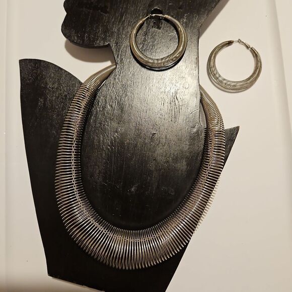 Costume Jewelry Y2K Necklace and Earrings Set see measurements - Picture 3 of 4